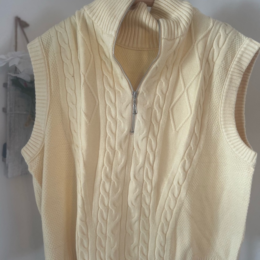 Large NWOT quarter zip pale yellow cable knit sweater vest